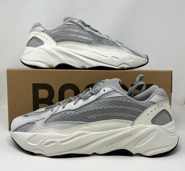 adidas Originals Yeezy Boost 700 V2 Static 2022 White Gr...