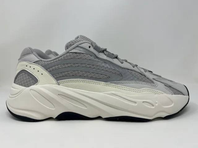 adidas Originals Yeezy Boost 700 V2 Static 2022 White Gr...