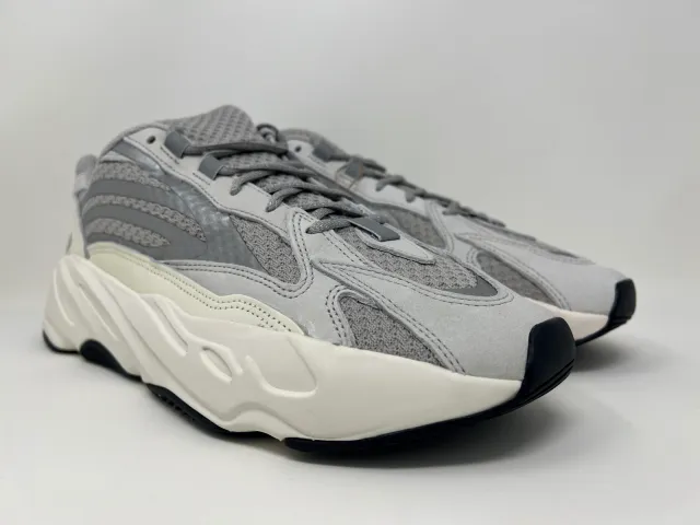 adidas Originals Yeezy Boost 700 V2 Static 2022 White Gr...