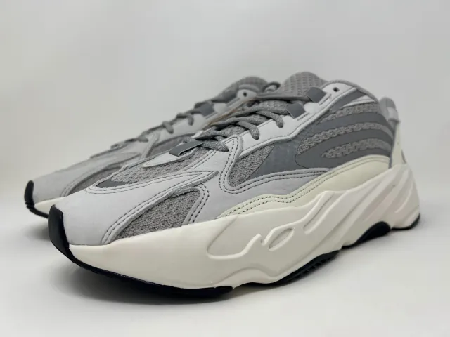 adidas Originals Yeezy Boost 700 V2 Static 2022 White Gr...