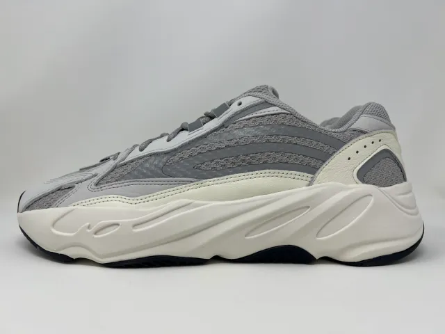 adidas Originals Yeezy Boost 700 V2 Static 2022 White Gr...