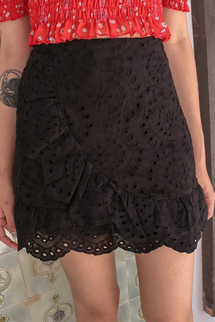 ASHE EYELET SCALLOP SKIRT (BLACK)