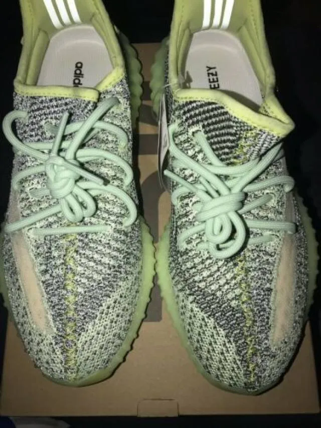 Flaw - adidas yeezy boost 350 v2 yeezreel reflective/glow size 8.5 /rare ds *1/1