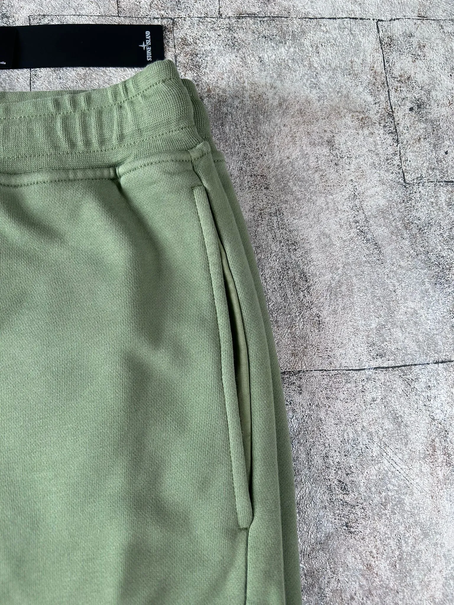 STONE ISLAND CARGO SWEATPANTS