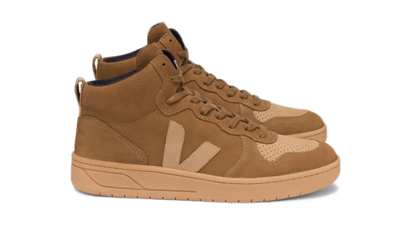 Veja V-15 Nubuck Camel Desert